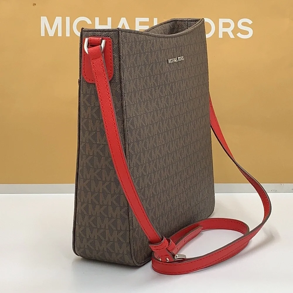 MICHAEL KORS
Jet Set Travel Large Logo Messenger Bag
BRIGHT RED/BROWN SIGNATURE - Picture 4 of 16